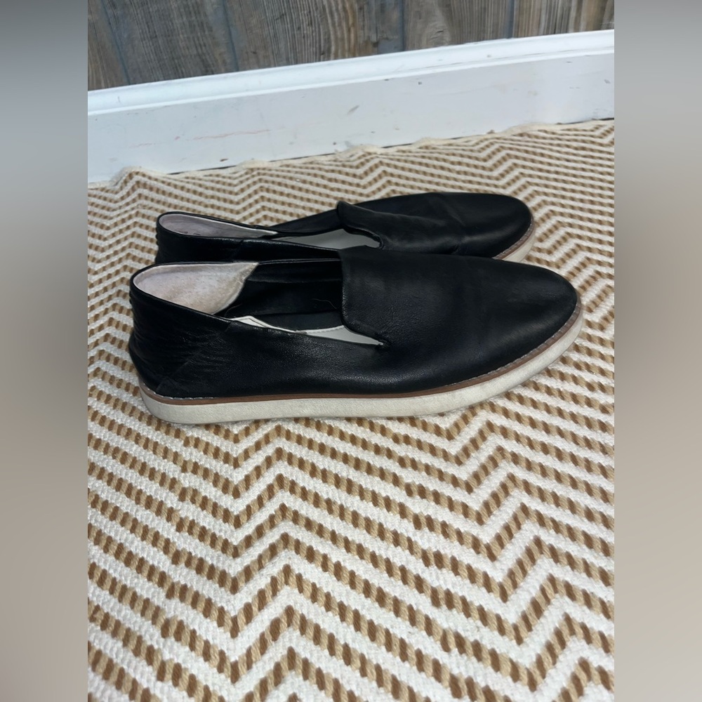 Franco Sarto size 8 iconic black slip on leather sneaker